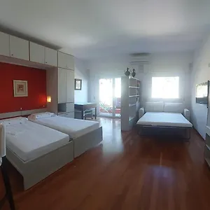 casa-carla-16035.hotelitalianriviera.com/