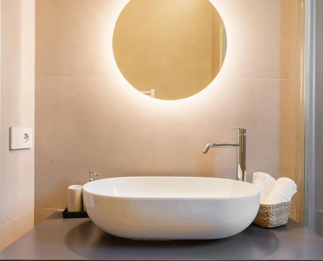 Elegant Haven Re Di Roma By Hostand Apartamento 0*,