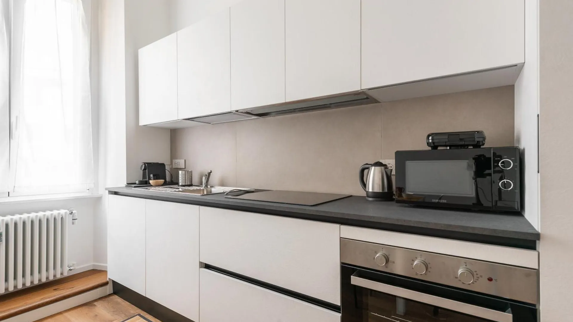 Elegant Haven Re Di Roma By Hostand Apartamento 0*,  Itália